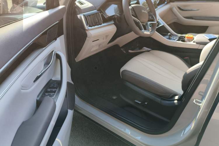 Used BYD Song PLUS New Energy 2025 DM-i 112KM Prestige Model
