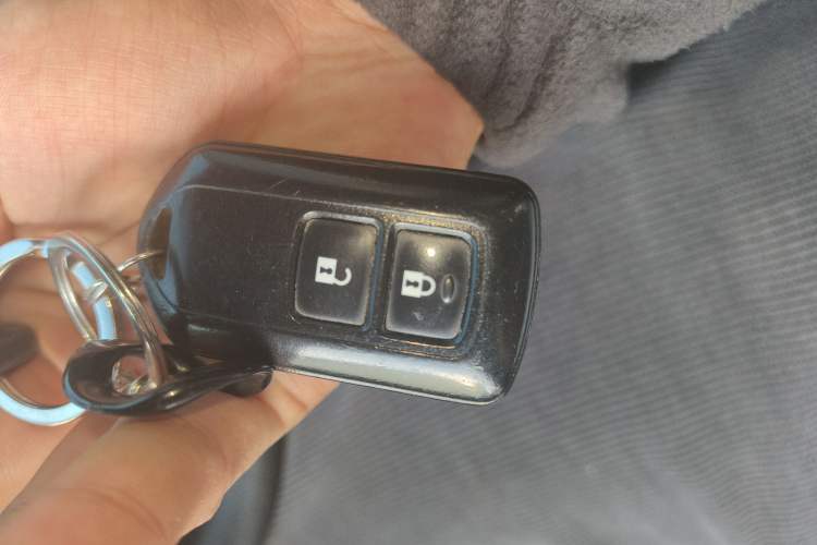 Used Toyota YARiS L Zhi Xuan 2017 1.5G CVT JingSu Model with Upgraded Sunroof
