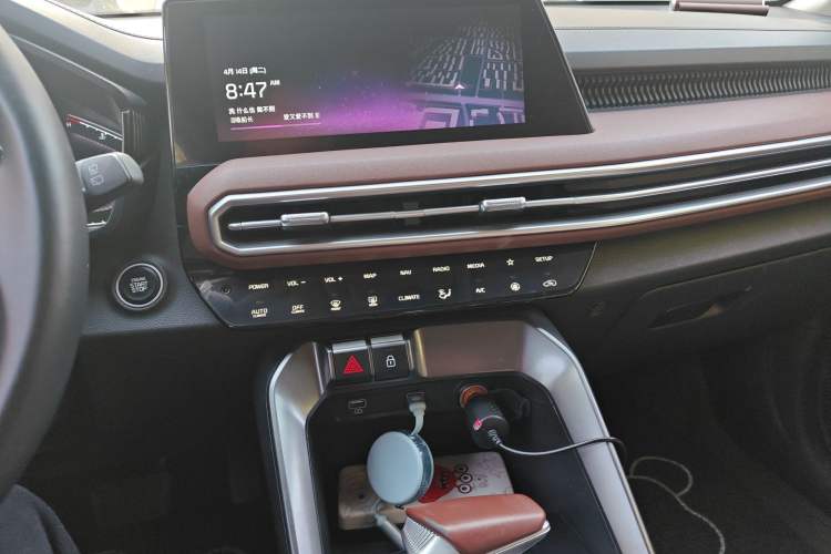 Used Kia Sportage R 2021 Ace 2.0L Splendid Edition Audio And AC Panel