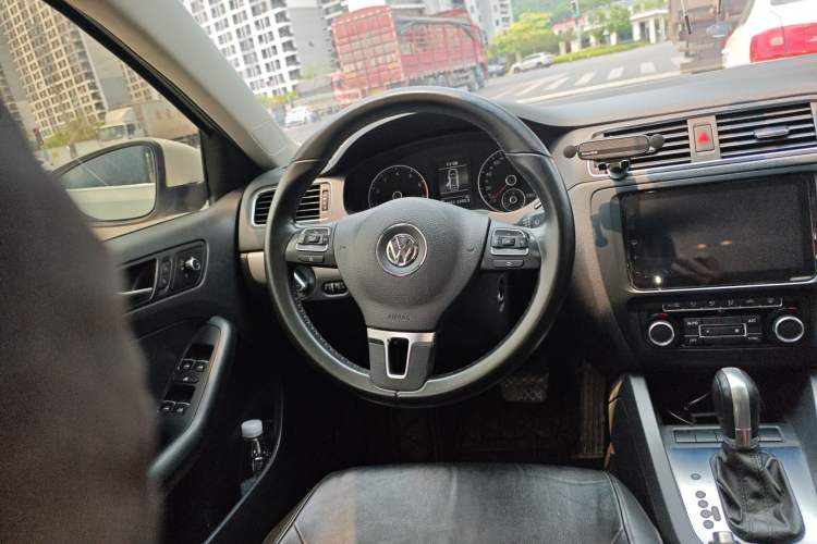 Used Volkswagen Sagitar 2014 1.4TSI Automatic Luxury Model Steering Wheel