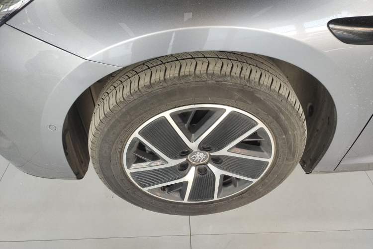 Used BYD Qin L 2025 DM-i Smart Drive 120KM Superior Model
