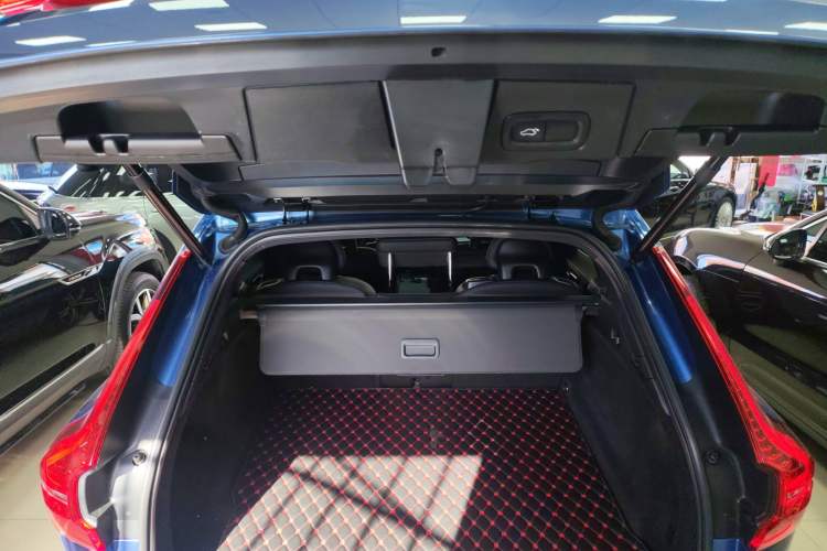 Used Volvo XC60 2018 T5 4x4 Smart & Sporty Edition Trunk