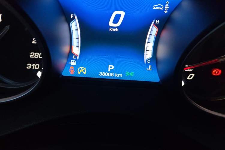 Used Maserati Levante 2018 3.0T Standard Edition Odometer Close Up