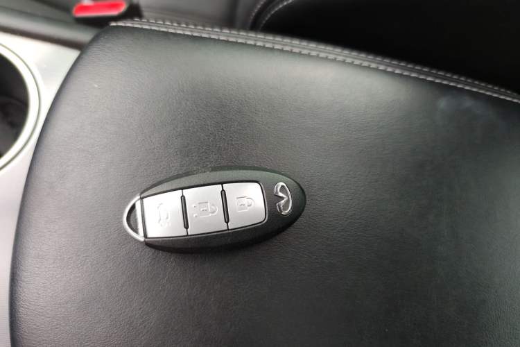 Used Infiniti Q60 2019 2.0T Luxury Edition
