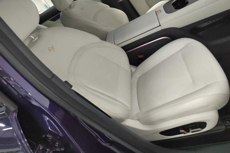 Used Dongfeng eπ eπ008 2024 636Max All-Electric Version 6 Seats