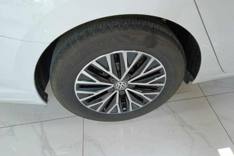 Used Volkswagen Sagitar 2021 280TSI DSG Comfort Connect Edition Right Rear Wheel Hub