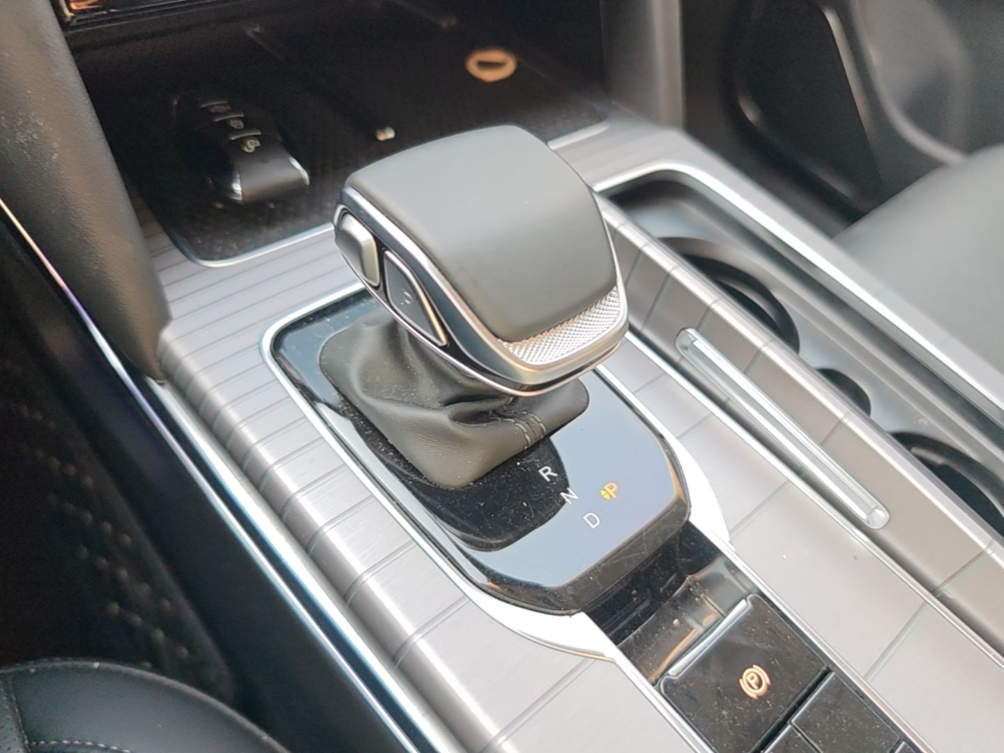 Hongqi HS7 PHEV 2024 2.0T PHEV Four-Wheel Drive Flagship Edition 7 Seats — снимка 16
