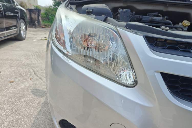 Used Chevrolet Sail 2010 Sedan 1.2L AMT Ideal Edition Right Front Headlight