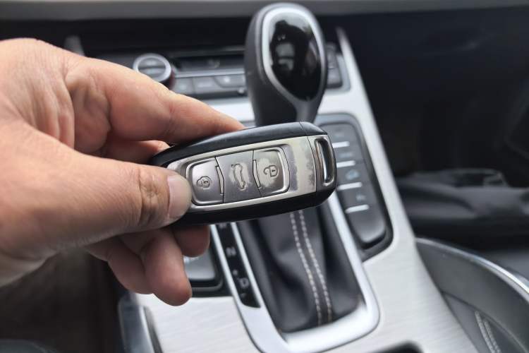 Used Geely Auto Emgrand X7 Sport 2018 1.8TD Automatic Two-Wheel Drive Smart Connect 4G Internet Edition Vehicle Key