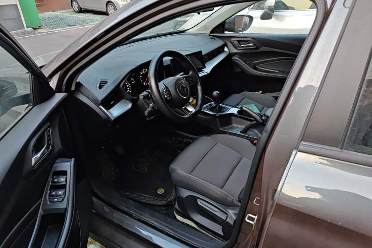 Used MG 5 2023 180 DVVT Manual Fashion Edition
