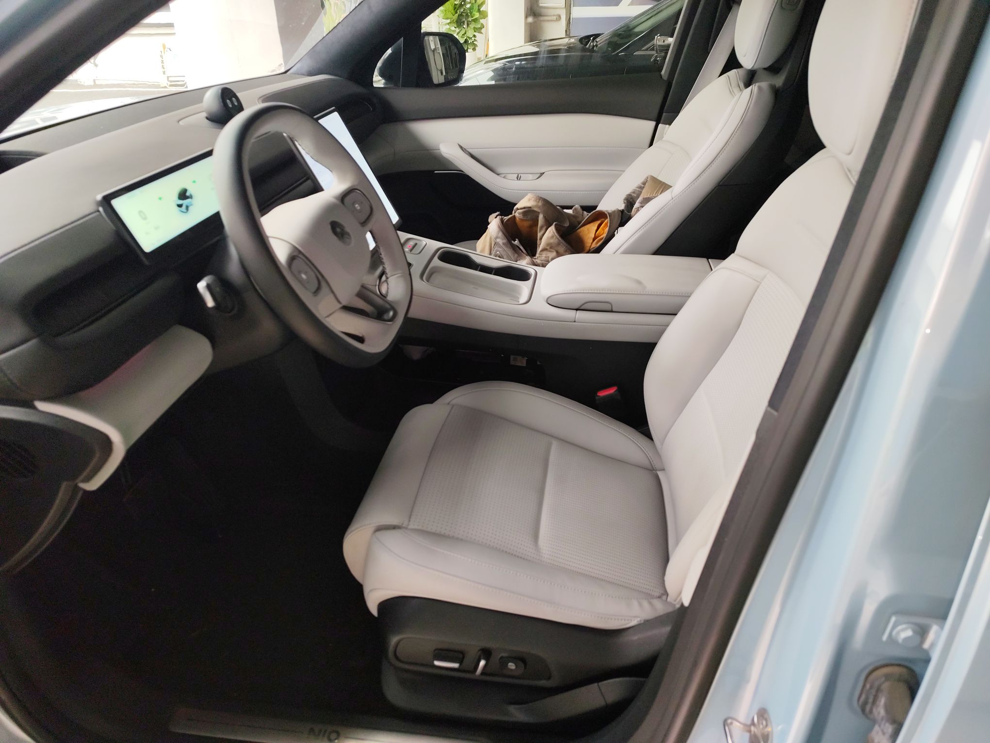 Переднее сиденье в автомобиле