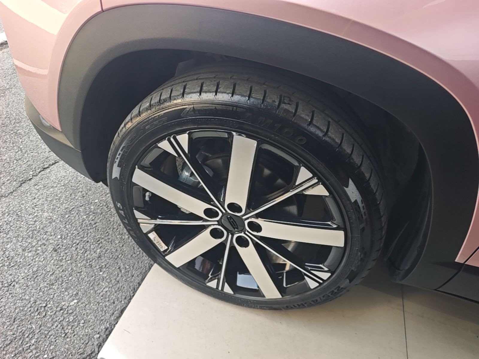 Geely Auto icon 2023 1.5TD Chocolate Smoothie Edition — снимка 10