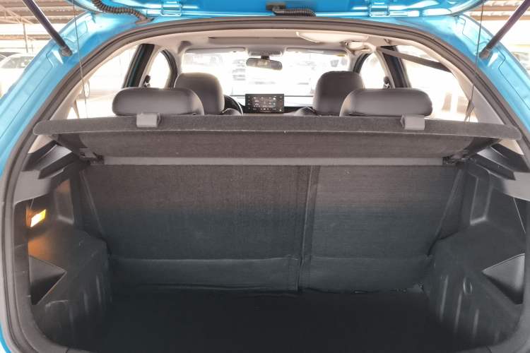 Used Geely Auto Vision X3 2021 PRO 1.5L CVT Deluxe Model Trunk