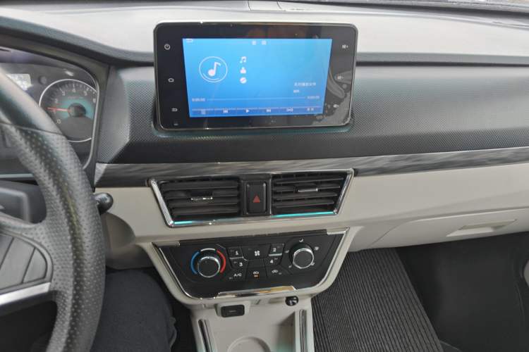 Used Jinbei New Hiace S 2021 1.5L Business-Class Central Air-Conditioned Coach China VI Standard SWC15M Audio And AC Panel