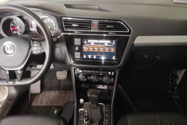 Used Volkswagen Tiguan L 2019 330TSI Automatic Two-Wheel Drive Panoramic Comfort Edition China VI Standard Audio And AC Panel