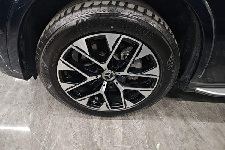 Used Mercedes-Benz GLC 2023 Facelift GLC 260 L 4MATIC Luxury Version 5 Seats Left Front Wheel Hub