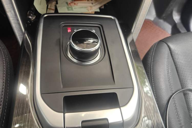Used Land Rover Discovery Sport 2019 240 PS SE Version China VI Standard Gear Lever