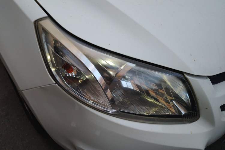 Used Chevrolet Sail 2013 Sedan 1.2L Manual Fashionable Happiness Edition Right Front Headlight