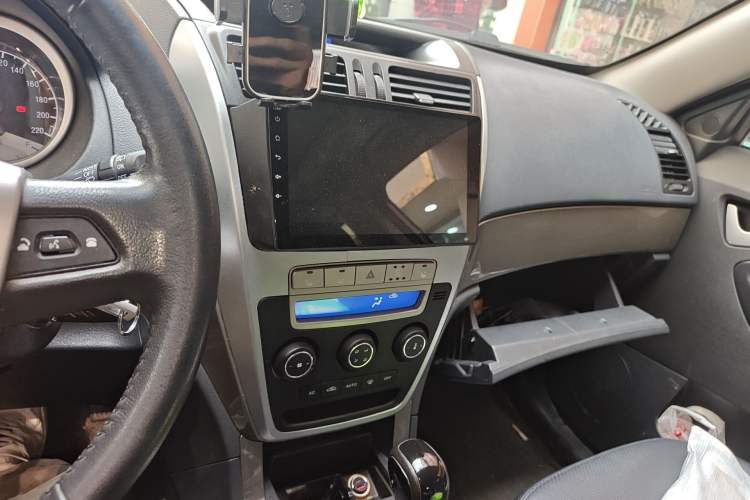 Used Geely Auto GX7 2013 2.0L Automatic Prestige Edition Audio And AC Panel