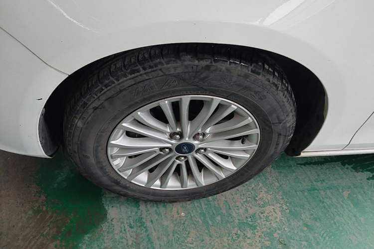 Used Ford Escort 2015 1.5L Automatic Comfort Edition Left Front Wheel Hub