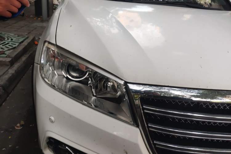 Used Haval H6 2015 Upgraded Model 1.5T Manual Two-Wheel Drive Prestige Version
