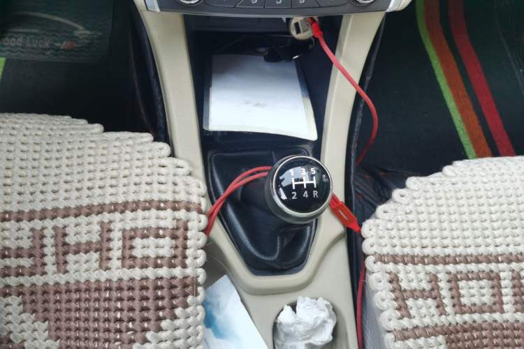 Used Soueast V5 Lingzhi 2014 1.5L Manual Comfort Model Gear Lever