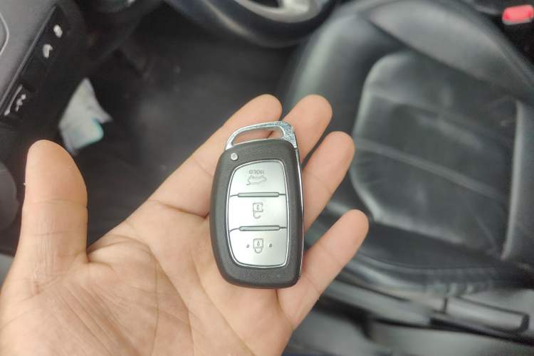 Used Hyundai ix35 2015 2.0L Automatic 2WD Smart Type China IV