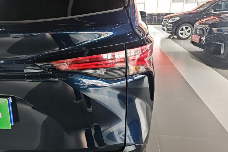 Used Toyota Granvia 2022 2.5L Hybrid Flagship Edition Right Rear Taillight