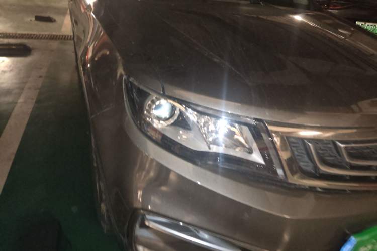 Used Geely Auto Emgrand X7 Sport 2018 1.8TD Automatic Two-Wheel Drive ZhiZun Model with 4G Connectivity