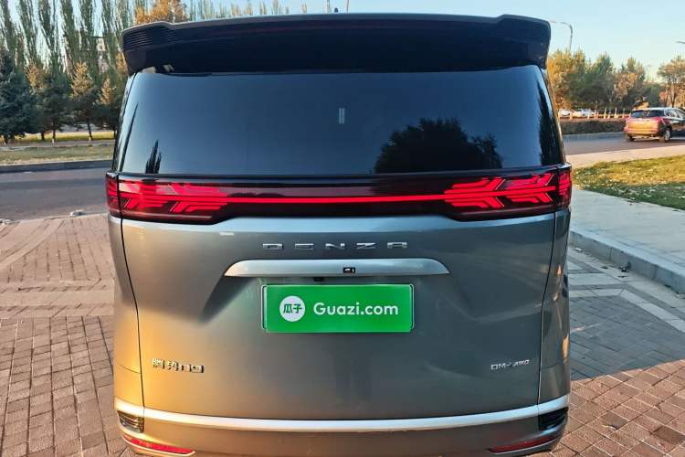 Used Denza D9 2024 DM-i 980 Four-Wheel Drive Prestige Model Rear