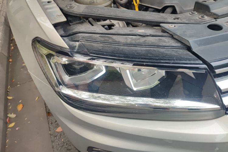 Used Volkswagen Tiguan L 2018 Facelift 330TSI Automatic Two-Wheel Drive Luxury Edition Right Front Headlight