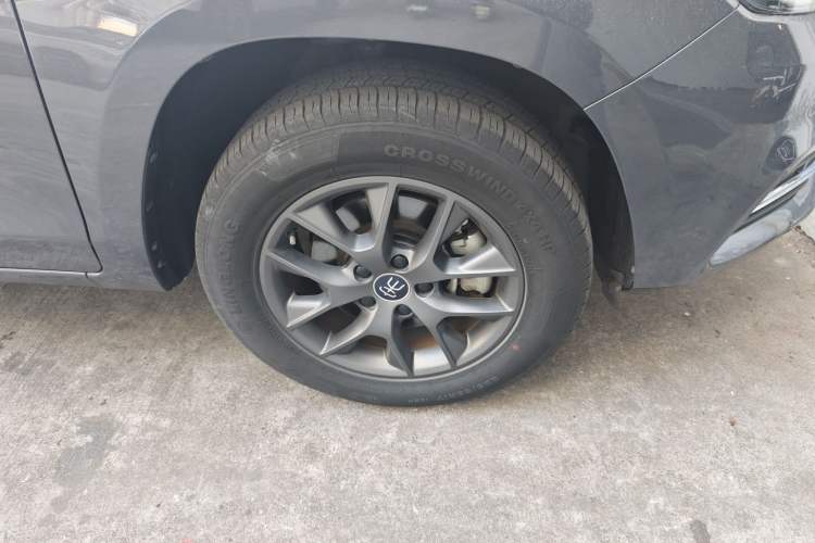 Used BYD Song 2020 Classic Edition 1.5T Automatic Elite Model Right Front Wheel Hub