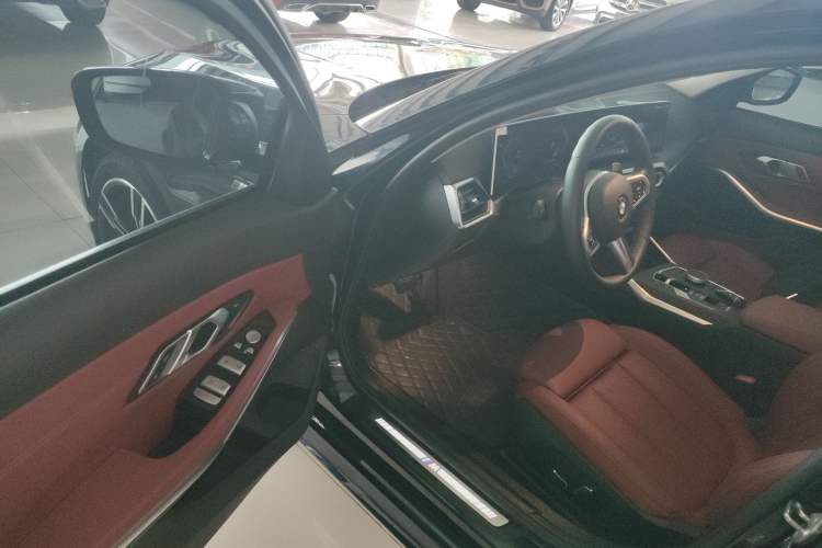 Used BMW 3 Series 2024 325i M Sport Package Driver Seat
