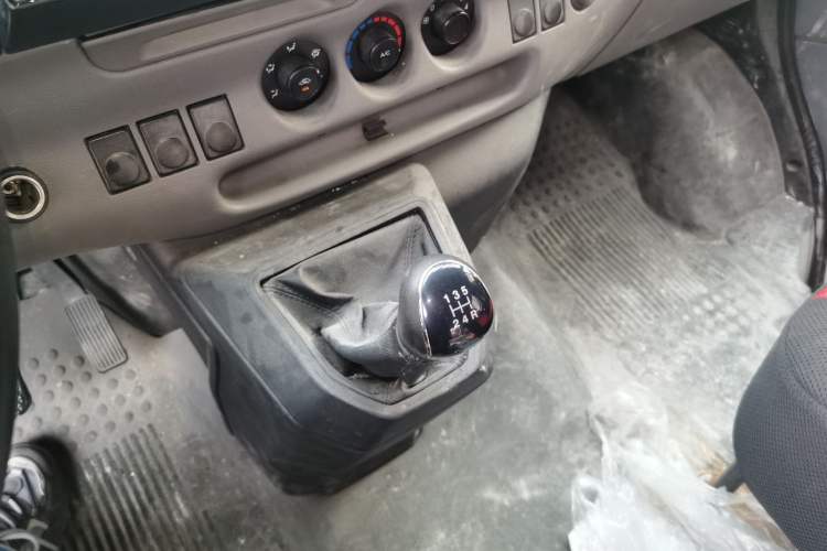 Used JMC Transit 2019 2.8T Commercial Version Long Wheelbase Mid-Roof 6-Seater Rear Single Tire China VI Emission Standard – JX493