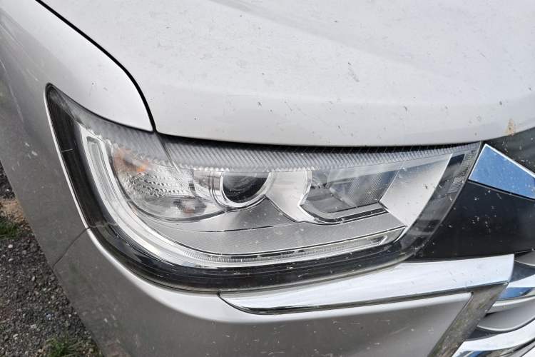 Used JAC Refine M4 2020 2.0 CTI Diesel Manual JingShang Version China VI Standard Right Front Headlight