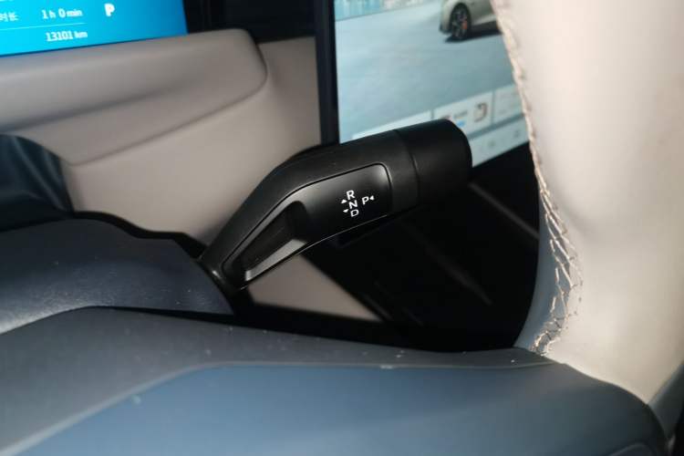 Used Lynk & Co Z10 2025 95 kWh 766 km Range Rear-Wheel Drive Max