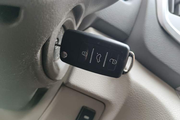 Used Nissan NV200 2014 1.6L Manual Luxury Model China IV Standard