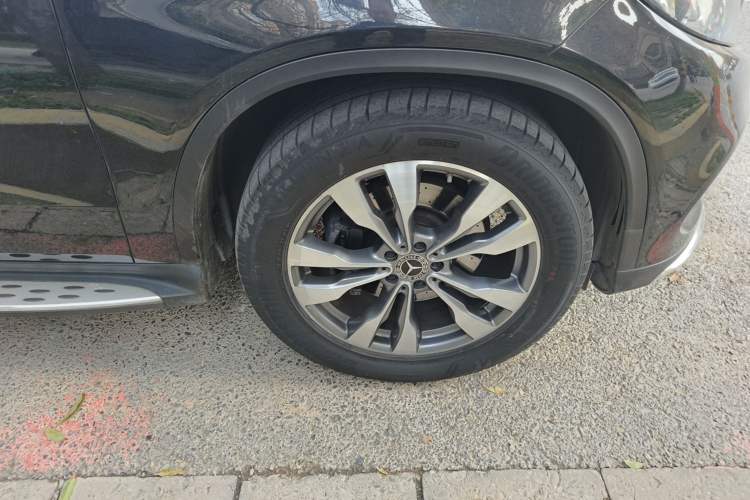 Used Mercedes-Benz GLE Coupe 2017 GLE 400 4MATIC Coupe SUV Exterior 4