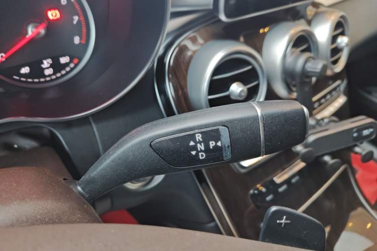 Used Mercedes-Benz GLC 2018 Facelift GLC 260 4MATIC Luxury Edition
