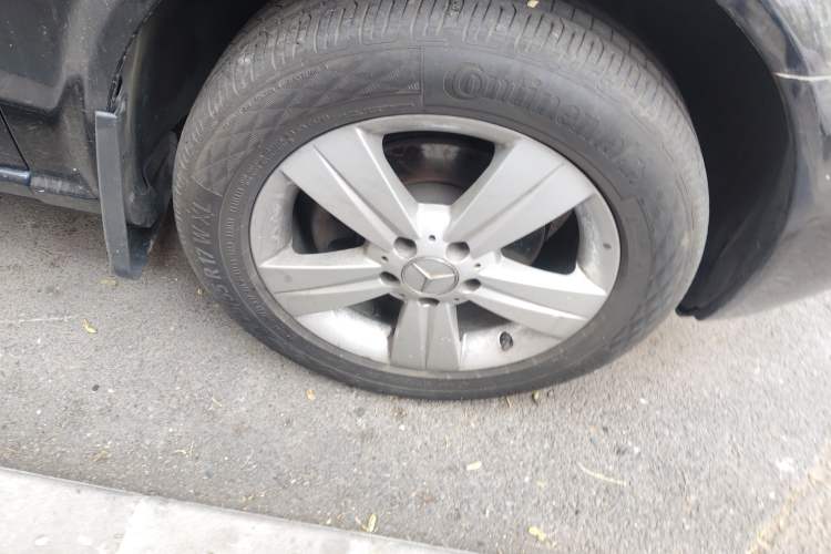 Used Mercedes-Benz Viano 2013 3.0L Comfort Edition Right Front Wheel Hub