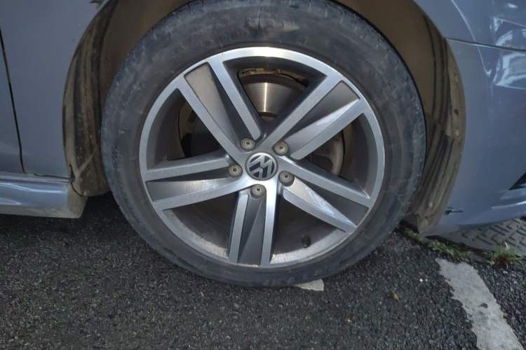 Used Volkswagen FAW-Volkswagen CC 2013 1.8TSI Luxury Model Right Front Wheel Hub