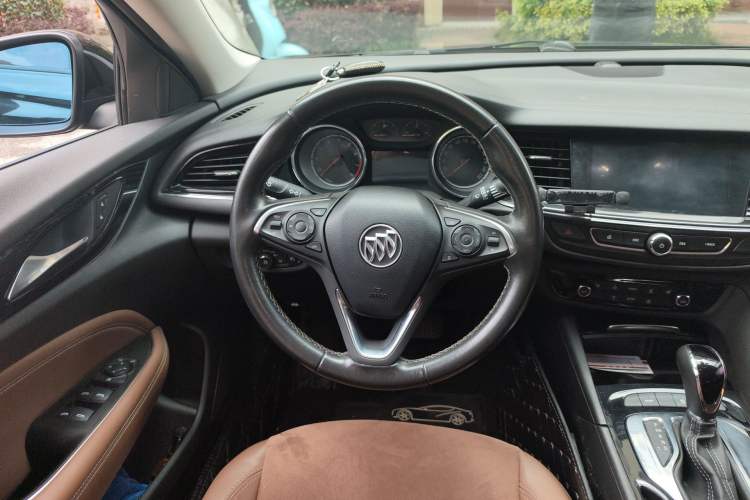 Used Buick Regal 2019 20T Elite Version China V Standard Steering Wheel