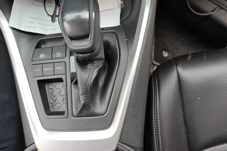 Used Toyota RAV4 2020 2.0L CVT Two-Wheel Drive Fashion Edition Gear Lever