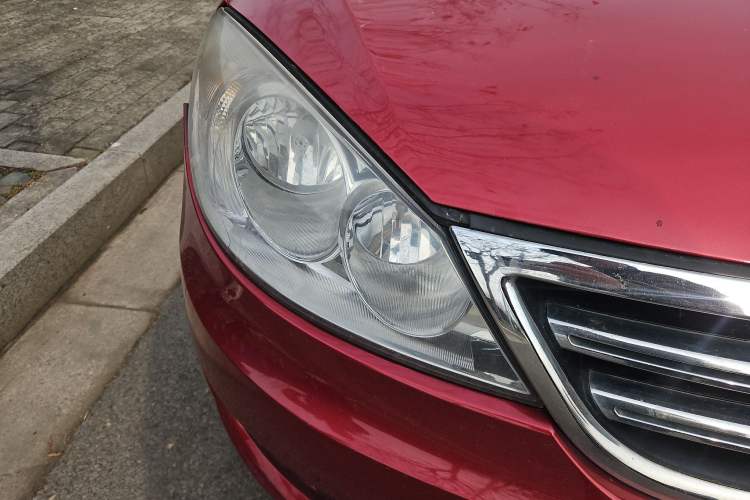 Used Volkswagen Lavida 2011 1.6L Automatic Premium Edition Right Front Headlight