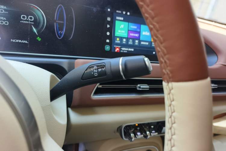 Used ORA Good Cat 2023 401 km Standard Range Premium Trim Ternary Lithium Gear Lever