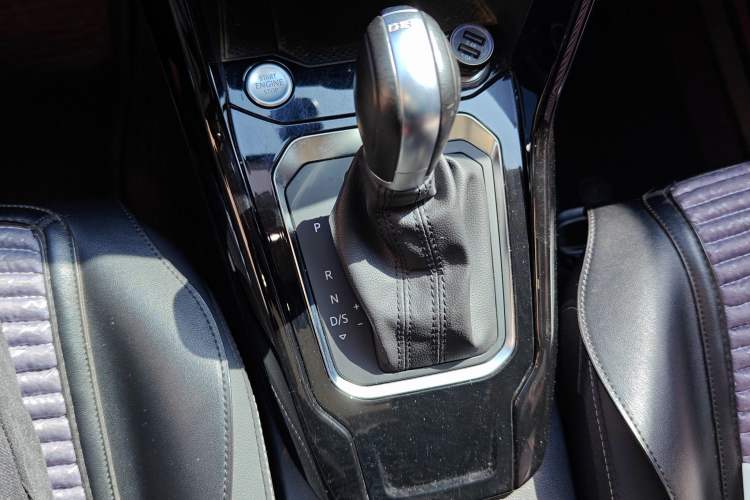 Used Volkswagen T-ROC 2021 280TSI DSG Two-Wheel Drive Comfort Connect Edition Gear Lever