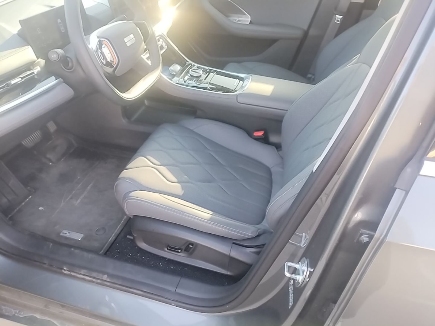 Geely Galaxy A7 2025 Model EM-i 150km Exploration+ Edition — снимка 17