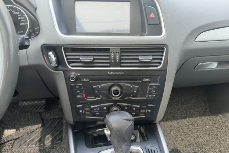 Used Audi Q5 2012 2.0TFSI Trendy Edition Audio And AC Panel