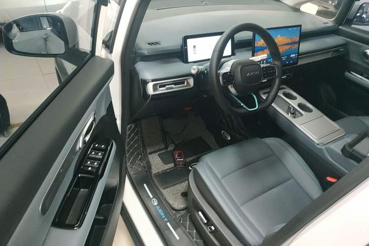 Used AION Y 2023 Younger Star Edition