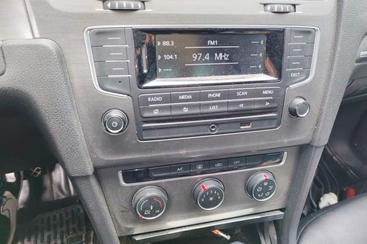 Used Volkswagen Golf 2014 1.4TSI Automatic Comfort Model Audio And AC Panel